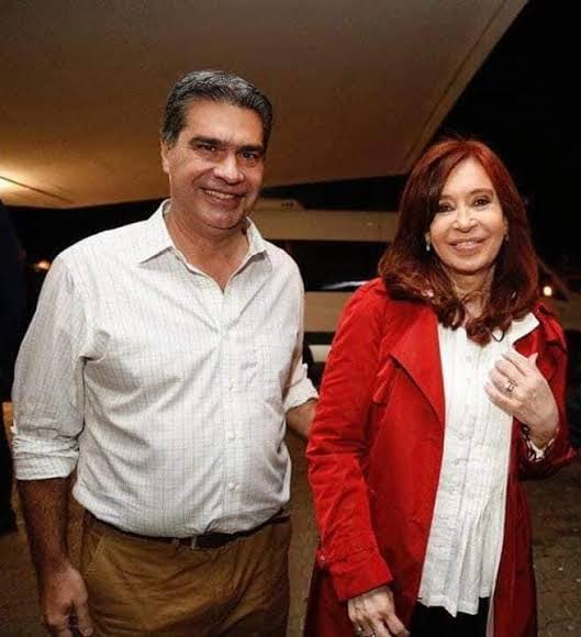 Aplausos de pie al Fiscal Carlos Amad que tuvo los huevos para pedir este fin de semana que Jorge Capitanich, el socio de la condenada Cristina Kirchner, sea procesado por ser la cabeza de una banda creada para saquear al Estado chaqueño. ES HORA DE QUE VAYAN TODOS LOS K PRESOS.