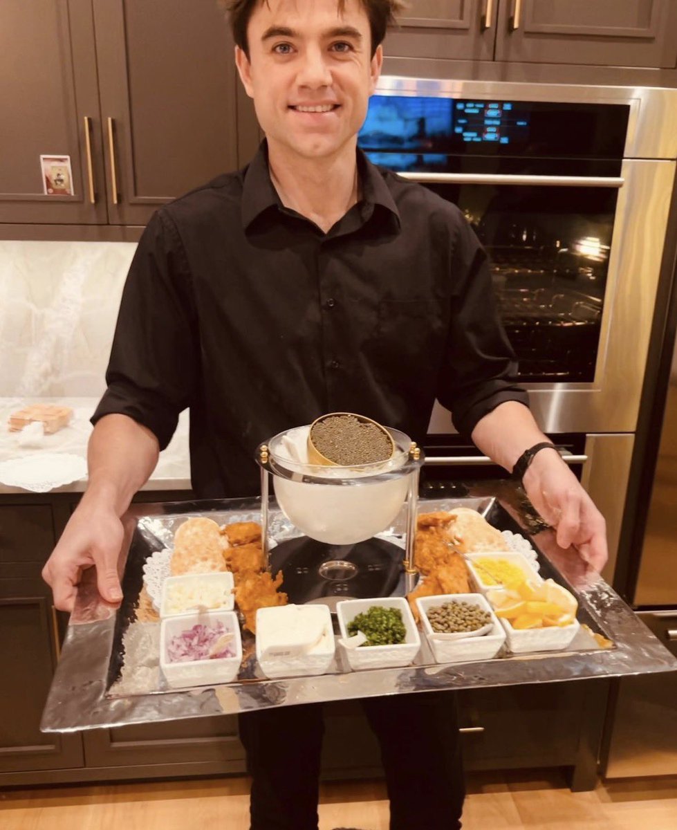 babyjunedoe's tweet image. Eating dinner🥙🍽️with the Wife and kids🤝—Can’t stop thinking about work!!🤣😅 #workaholic #oopsie! #iamcheatingonmywife #withmycoworker #iwouldratherbangmycoworkerrn #dadlife #funnyfails