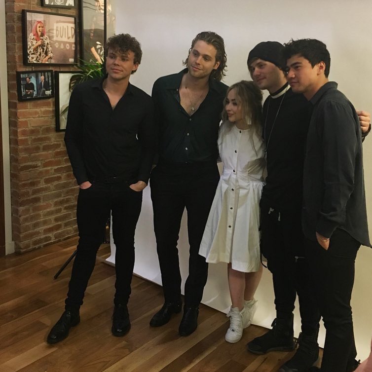 recreate this for the fans PLEASSSEEE <a href="/SabrinaAnnLynn/">Sabrina Carpenter</a> <a href="/5SOS/">5 Seconds of Summer</a>
