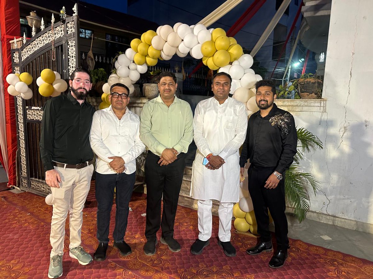 आज किसान मोर्चा जिला प्रभारी भाई सुनील चौहान जी के भतीजे के कुआं पूजन समारोह में रहना हुआ!

कुआं पूजन के पावन अवसर पर ईश्वर से प्रार्थना है कि कुल का दीपक सदा चमकता रहे और परिवार पर बड़ों का आशीर्वाद बना रहे।"