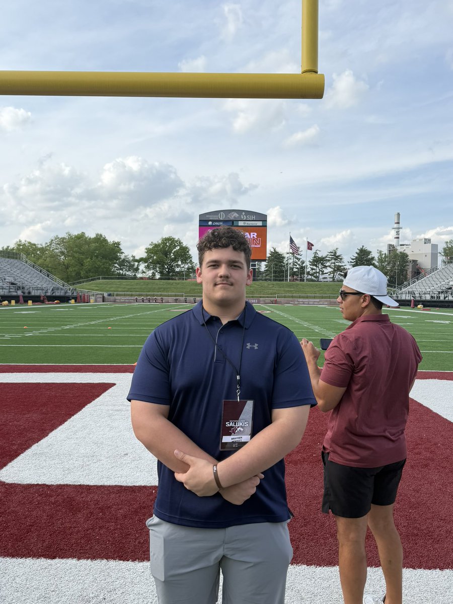 BMoffitt70's tweet image. Thank you @SIU_Football and @CoachNGriffin @theDariusDavis @Coach_Kulig for having me out! I look forward to coming back for camp. @BrianMacWriter @SamHerderFCS @TheOldCoach @PrepRedzoneIN 
@ICHSAthletics @ICHS_Football @BHoward_11 
#MarchOn #LeaveNoDoubt