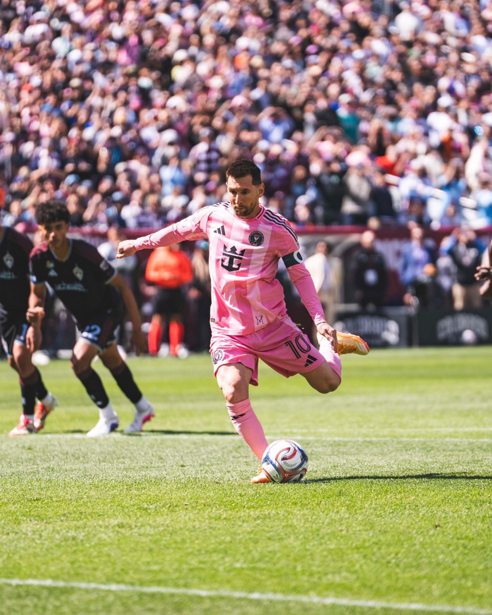 MessiExperience's tweet photo. What a night! ✨
Victory for @intermiamicf 2-3 over Colorado Rapids in a high-intensity match in front of more than 75,000 fans — the second-largest crowd ever in the @MLS.

Leo Messi delivered a brilliant brace in a performance to remember. 🐐⚽️

Relive the magic of the 10 like never before… Only at The Messi Experience! 🙌🏻

¡Noche de puro espectáculo! ✨
Victoria 2-3 de @intermiamicf vs Colorado Rapids en un partido lleno de intensidad ante más de 75.000 espectadores, la segunda mayor asistencia en la historia de la @MLS

Leo Messi brilló con un doblete en una noche que ya es histórica. 🐐⚽️

Revive la magia del 10 como nunca antes… ¡Solo en The Messi Experience! 🙌🏼

#Messi #TheMessiExperience