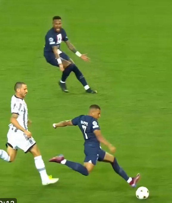 Out Of Context Football tweet media