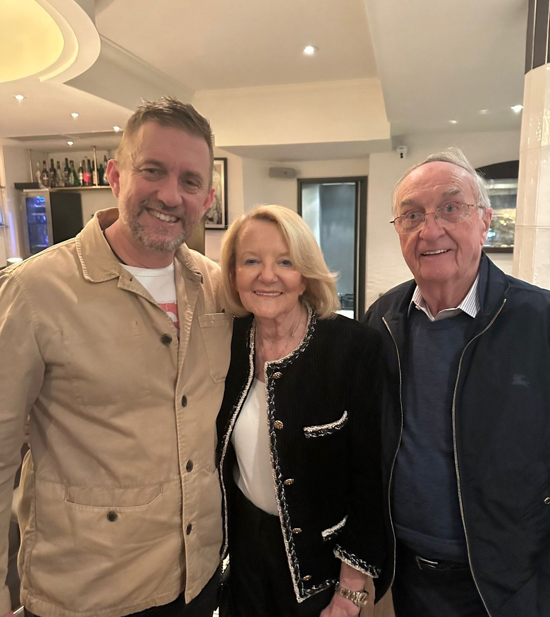 🇨🇦 Toronto, Canada, I haven’t seen my aunt and uncle in decades. To finally be reunited, here of all places, means so much, even better, they’ll be at my talk at the university this week. 

Special moment 🇺🇦🇬🇧