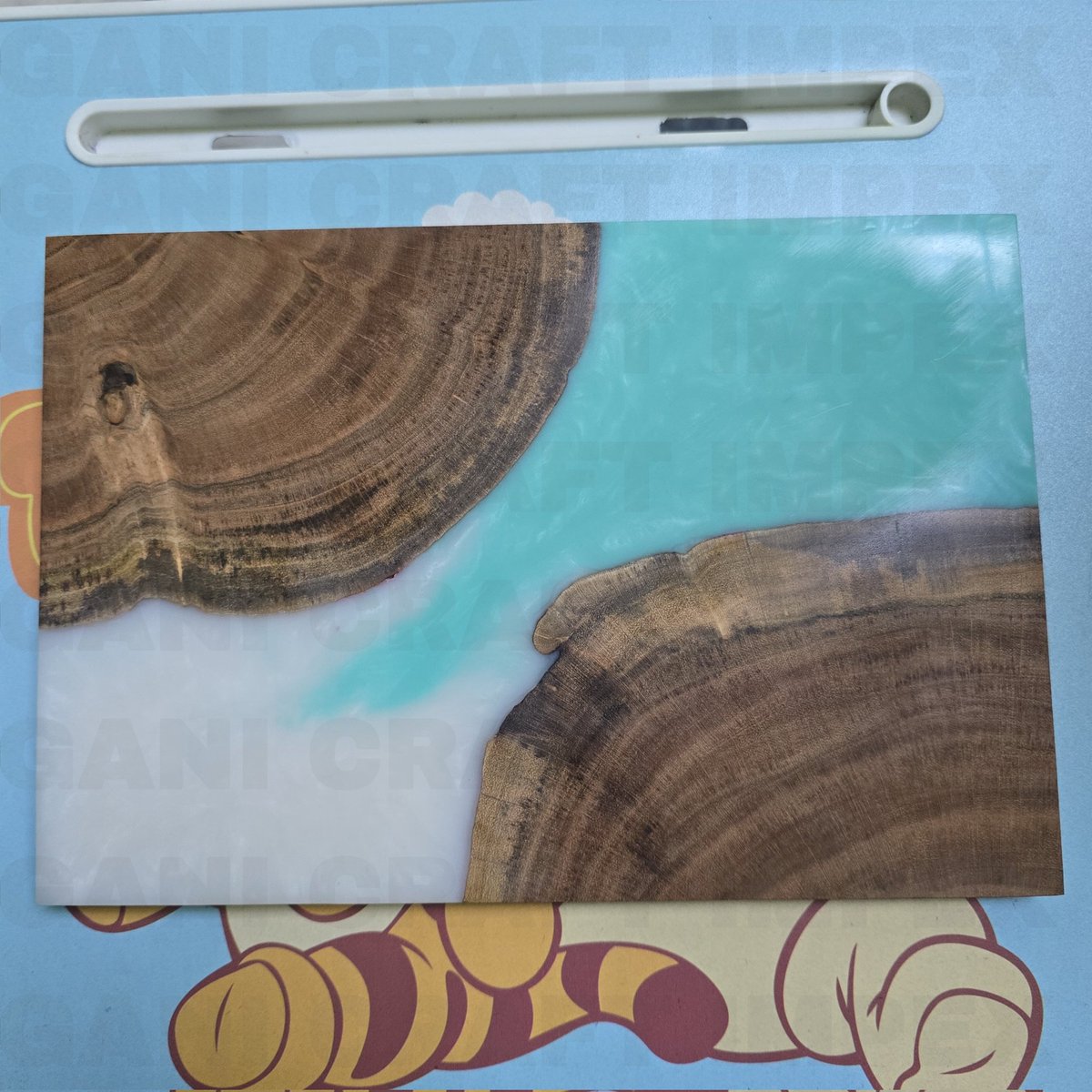 GaniImpex's tweet image. Premium Wood Epoxy Cutting Board.
Durable | Food safe | Custom designs
1. MOQ: 50 pcs
2. Bulk orders available
3. Worldwide shipping
Perfect for kitchen &amp;amp; serving
DM for details 📩
#Epoxy #CuttingBoard #Handmade #Kitchenware #BulkOrders