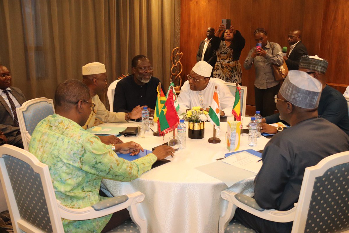 rdussey's tweet image. FOR TOGO, #MALI, #BURKINA #FASO, AND #NIGER ARE NOT PARTNERS OF CONVENIENCE, BUT FULL MEMBERS OF OUR WEST AFRICAN FAMILY. OUR #STRATEGY EMBRACES THIS COMMITMENT TO CLOSE COLLABORATION. WE REMAIN STEADFAST IN OUR DESIRE TO BUILD #BRIDGES WHERE OTHERS ERECT WALLS, BECAUSE LASTING