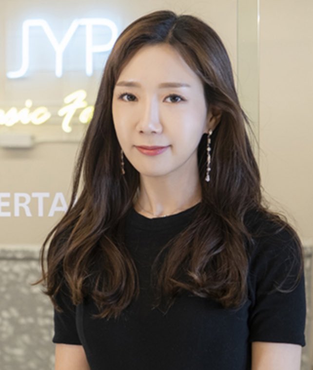 iziovef's tweet photo. ‼️we demand the resignation of Song Jieun and the dismissal of all incompetent employees, followed by the hiring of new staff who will fulfill their duties rather than undermine the group’s operations‼️ 

WE NEED NEW MANAGEMENT HEAD FOR @Stray_Kids @jypnation 
#SongJieun_OUT #ONELABEL_Promote_SKZ #StrayKids