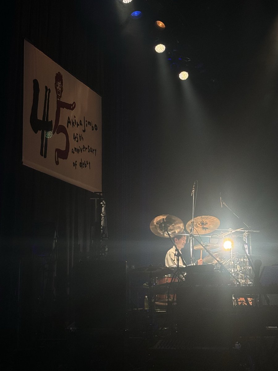 Jimbo_OneMan's tweet photo. 神保彰45周年スペシャルライブも盛り上がりました！ご来場頂いた皆様、ありがとうございました😊
これからも、神保彰ワンマンオーケストラを宜しくお願い致します。
次は5/10恵比寿ガーデンホールでお会いしましょう🍺
#神保彰ワンマンオーケストラ
#akirajimbo #神保彰 #恵比寿 https://t.co/Uf7pi9lSwz