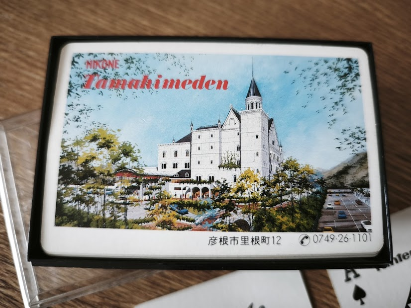 Yamafuda's tweet image. Cartes Nintendo des années 1980 pour un lieu de mariage à Hikone, dont le bâtiment est surnommé « le château des cygnes d’Europe ».
mariagehikone.jp/concept
#Nintendo #Cards