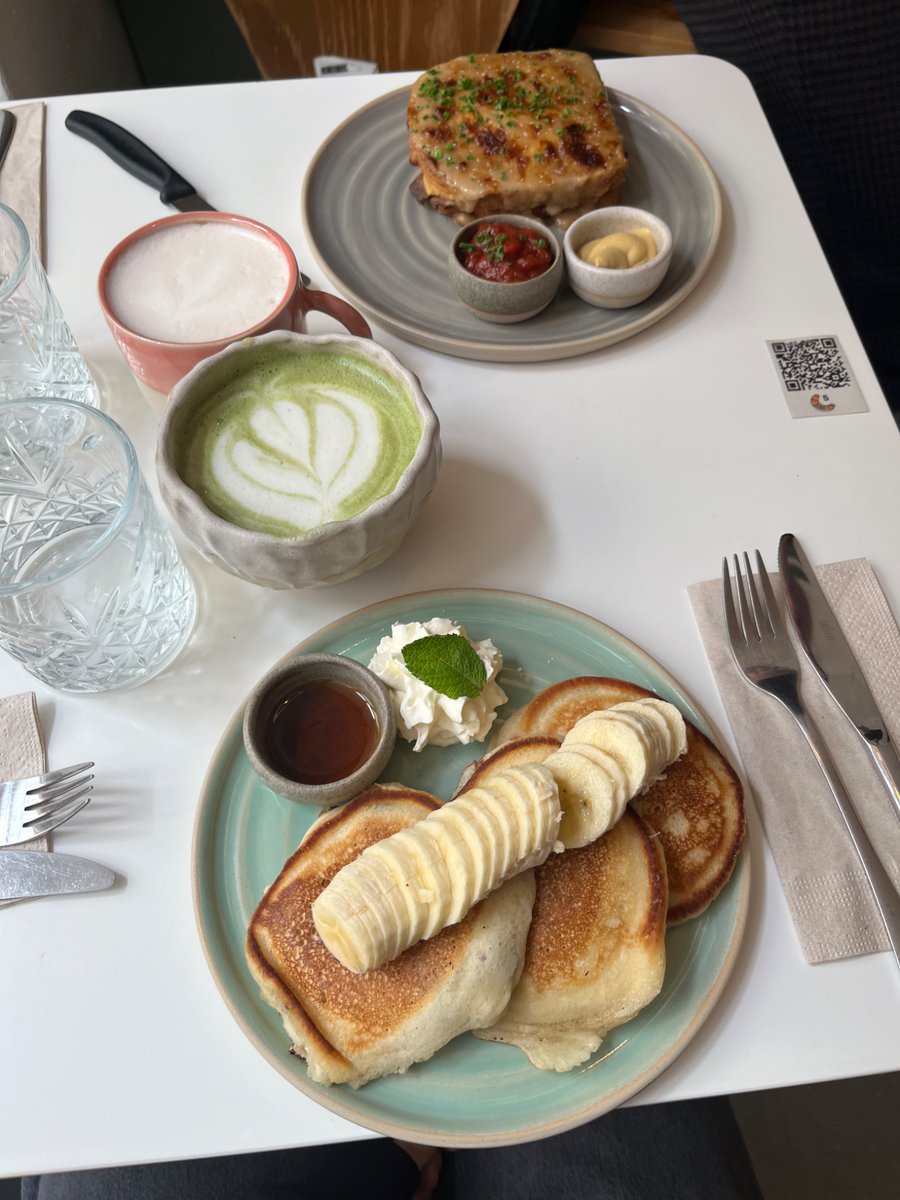 nornal sraha tweet media