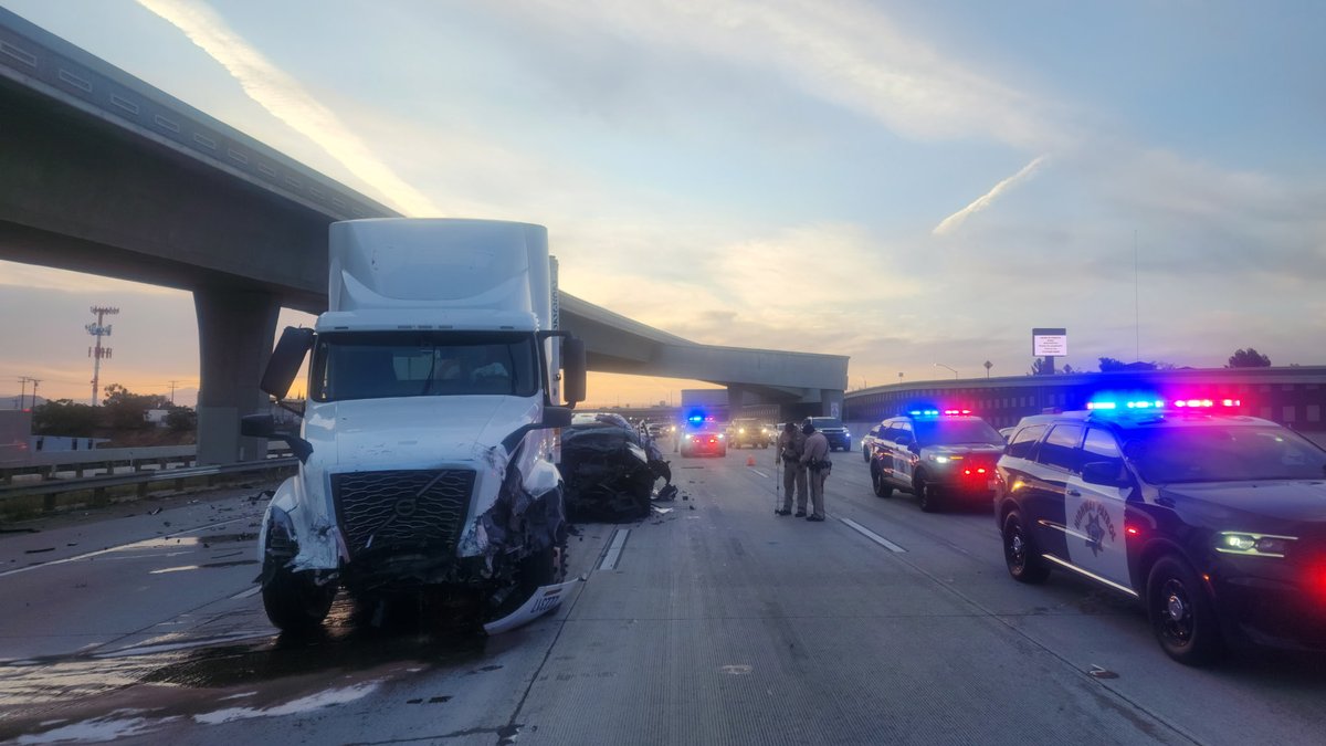 ChpRiverside's tweet photo. All lanes of westbound SR-91 at Serfas Club Drive are currently closed due to a traffic investigation. Traffic is being diverted into the FasTrak Lanes, which are currently closed due to maintenence.  The lanes will be closed for an unknown duration. Please avoid the area. https://t.co/VPJqoFdqW8
