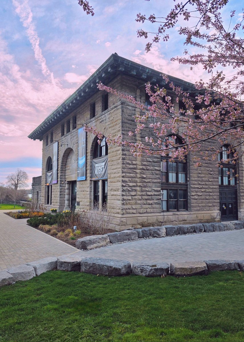 Kat_in_niagara's tweet image. Cherry Blossoms blooming at the Power Station this week-end. 🍒 #ShareYourWeather #StormHour @ThePhotoHour #NiagaraFalls