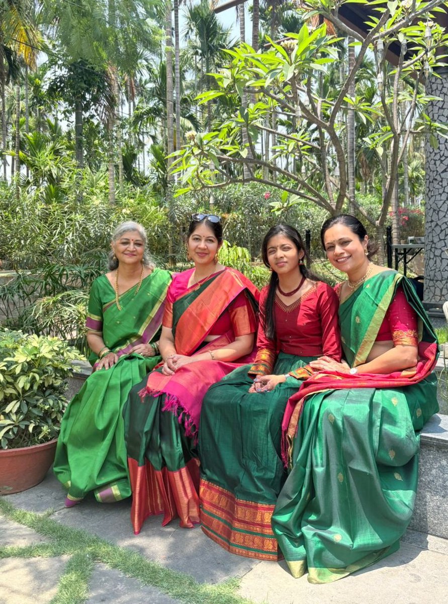megirish2001's tweet image. One of those rare ocassions when unplanned, we all end up wearing the same colour at an extended family wedding....

Had to take this pic with our girls 😊

Happy Akshay Tritiya 🙏