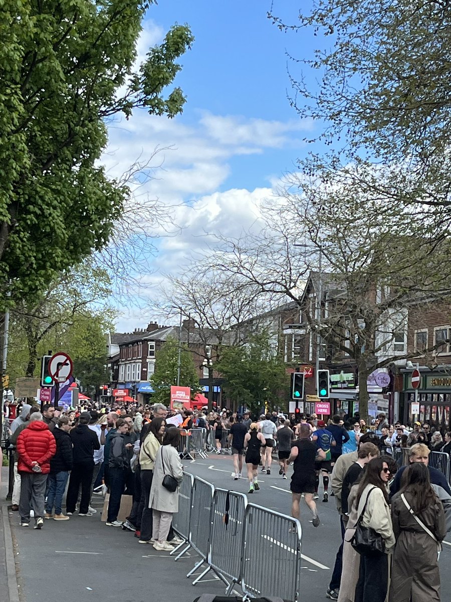 mathewhbenham's tweet image. A fantastic atmosphere for the Manchester Marathon in Chorlton. Great support for the Reach Out to the Community runners. Please donate if you can. @ReachOut_Com @Marathon_Mcr #chorlton 

donate.giveasyoulive.com/fundraising/we…
