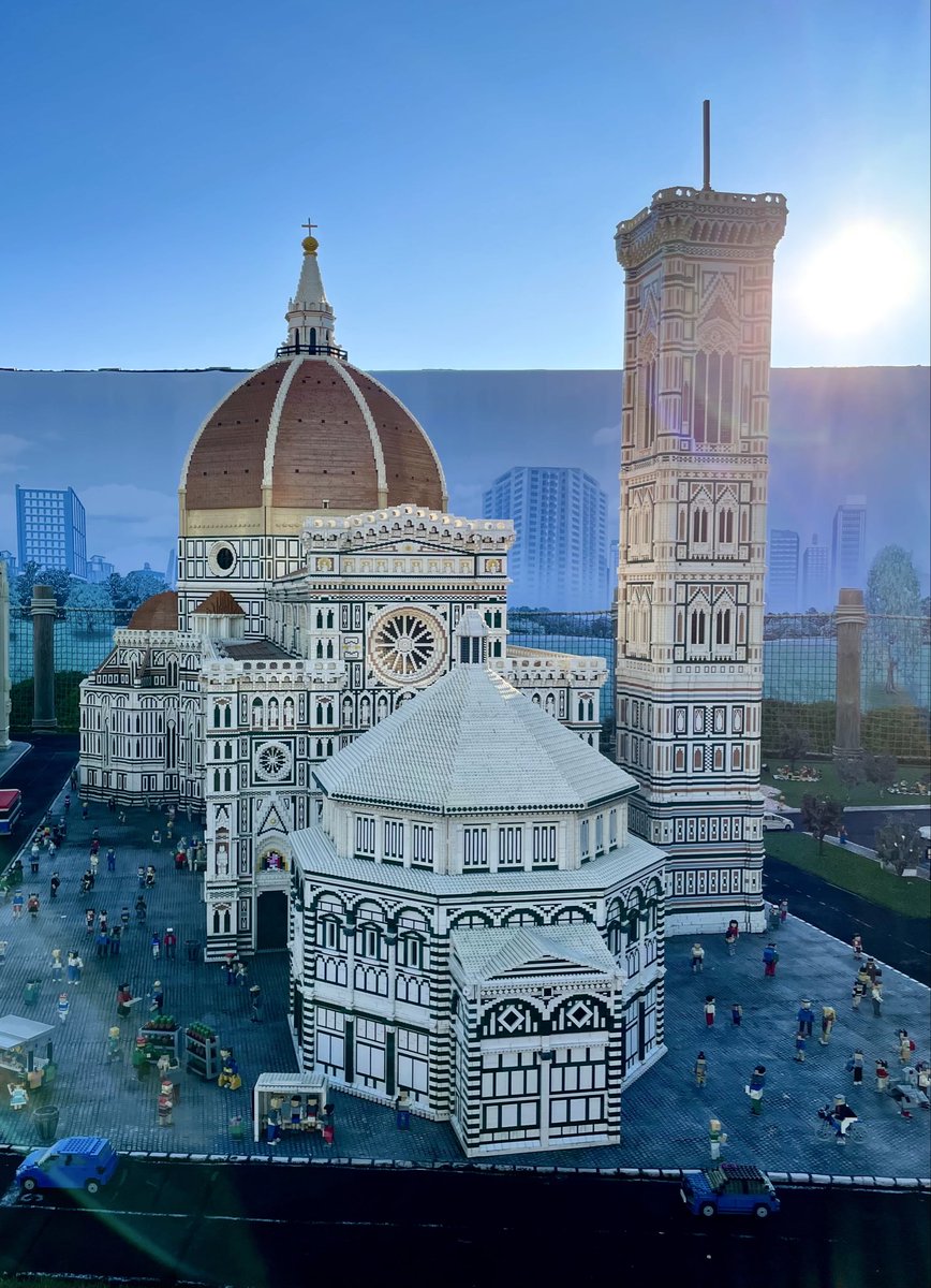StellaMorero's tweet image. #Firenze
Lego                       vs                    realtà
