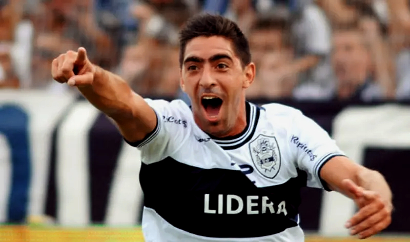 #CGE #GELP RETIRO OFICIAL 👟 El volante Ricardo Gastón DÍAZ (38) le puso fin a una carrera profesional de 18 años: tuvo su paso en la temporada 2013/2014 en un torneo donde el Lobo fue protagonista ► goo.su/BSPsDC