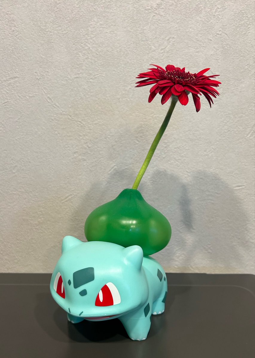 名古屋の駿河屋で購入したかわいこちゃん。一輪挿しにちょうどいいね