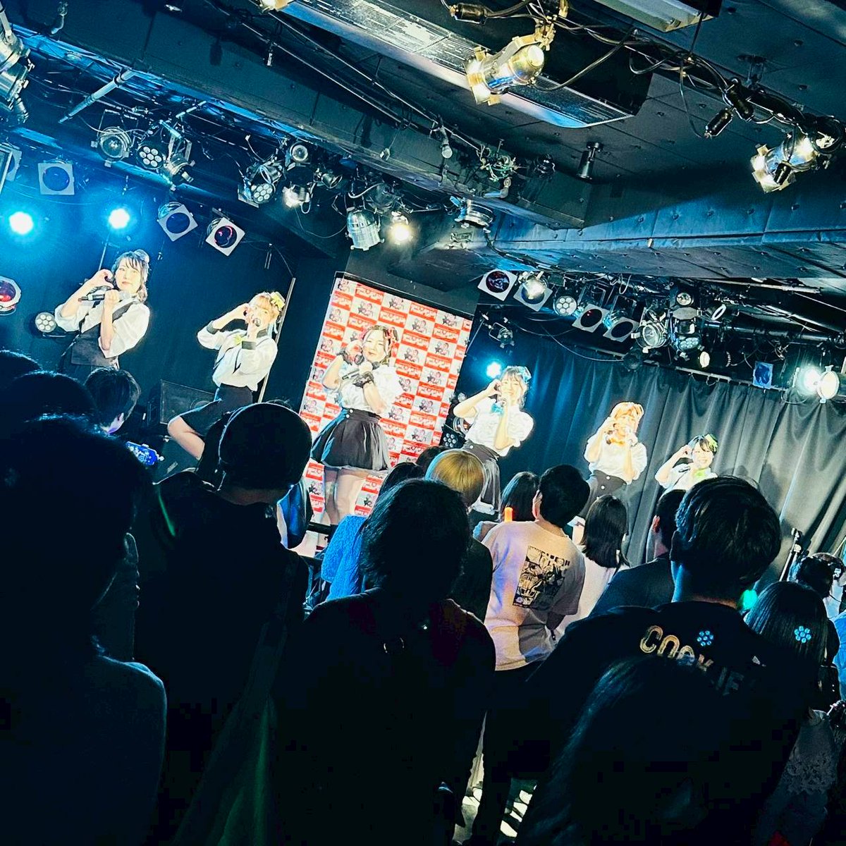 うろ tweet media
