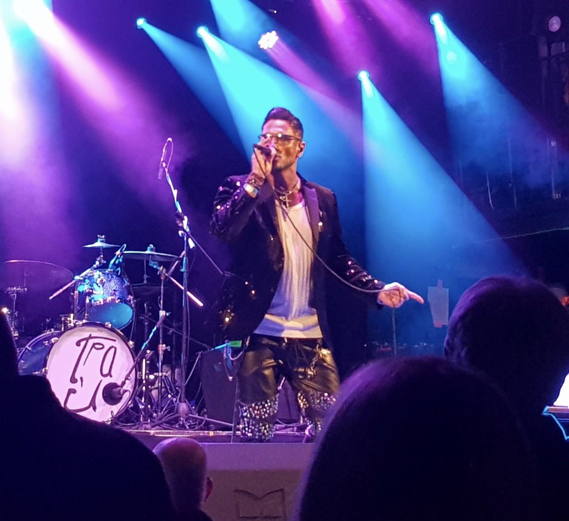 NikkMager's tweet image. Thank you so much @CarolDe41854909 for having me support you on your #bewonderfultour in Holmfirth and Leeds! Thanks for being so lovely! Had a blast!
 #thankyou