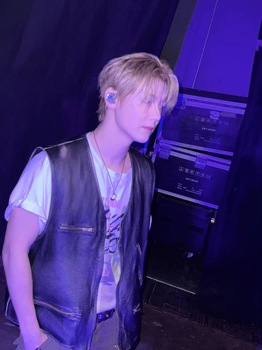 𖤐 ais. tweet media