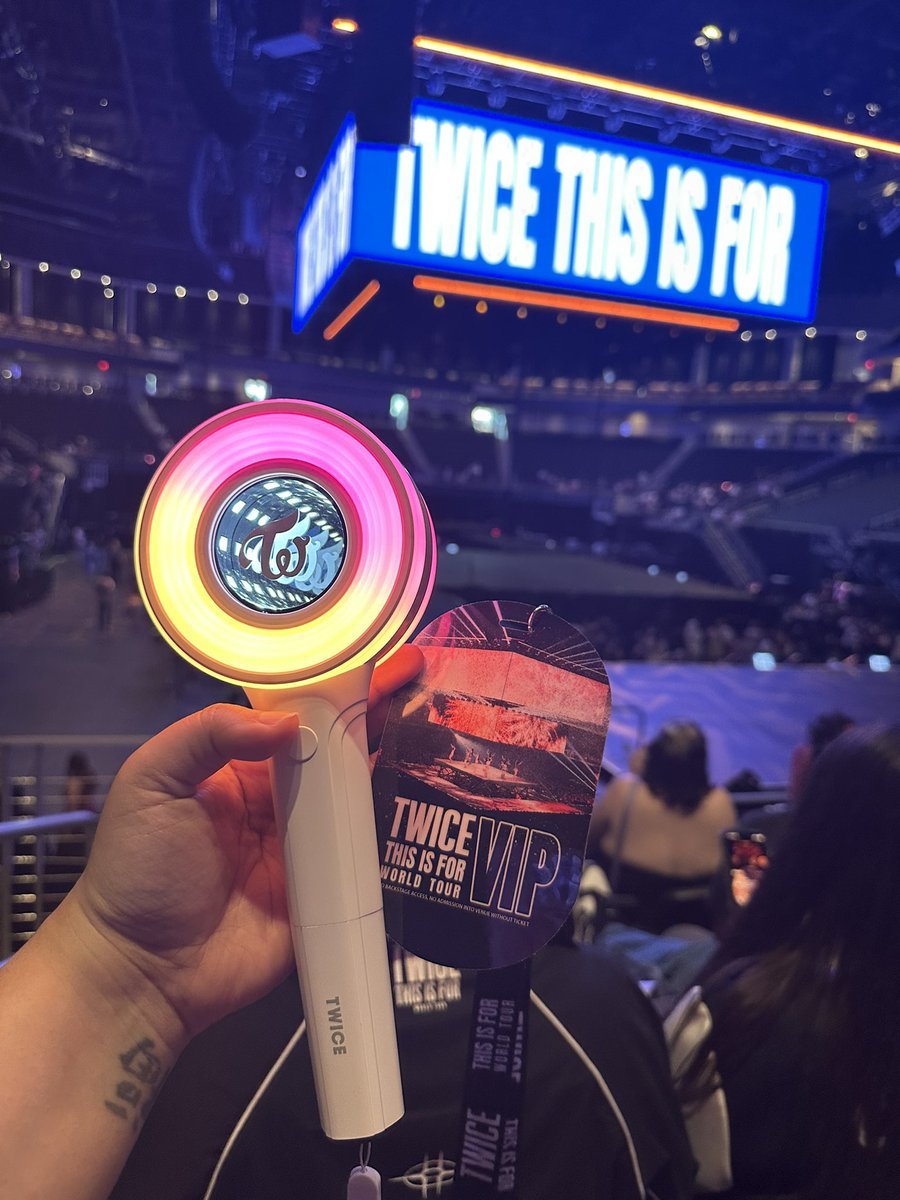 cosmiccheol's tweet photo. i saw twice on friday and they did amazing as always 💜 https://t.co/2pi6CxRv9L
