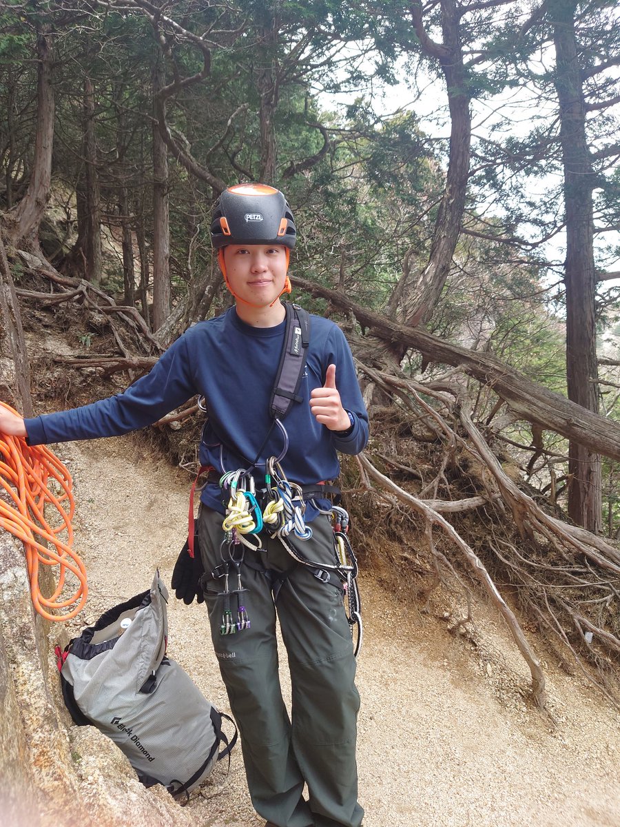 nanzan_alpine's tweet photo. 【活動報告】4月19日に御在所前尾根に行ってきましたァ
久しぶりの御在所…ワクワクとドキドキを胸にいざ…というわけもなく。ドキドキのみで緊張しながらのクライミングでした。それなりにリードもできたので収穫の多い山行でした。 https://t.co/GnQFYBHD4G