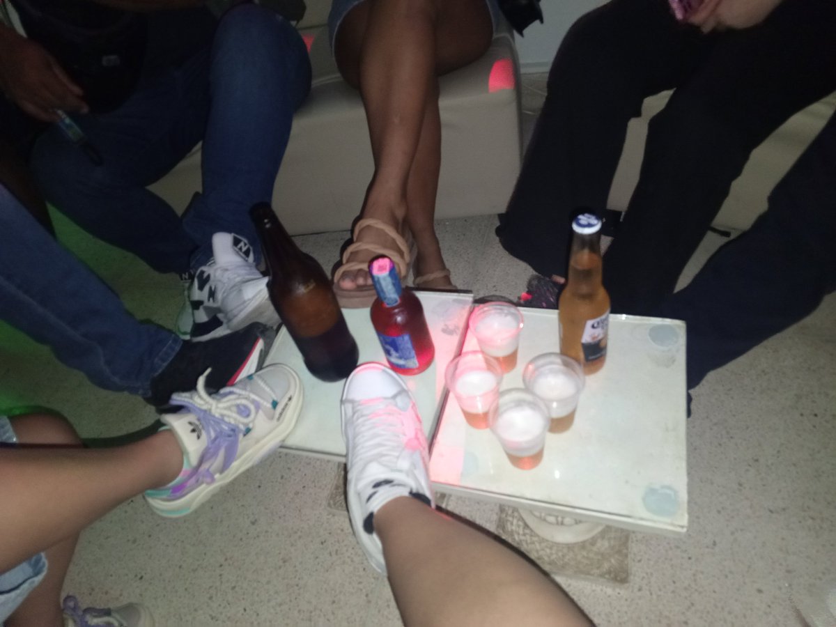 Pareja Caliente 2 tweet media