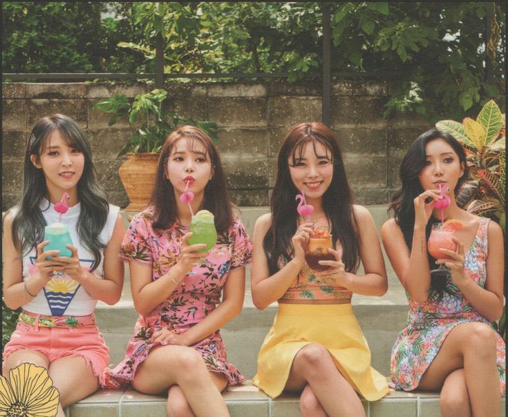 EgotisticMoo's tweet image. Mamamoo members full English releases so far
#solar
Adrenaline 
Colors 
Lean 
#moonbyul
Gold
#wheein
The symphony of fxxkboys 
#hwasa
Nobody else
Fomo
Road