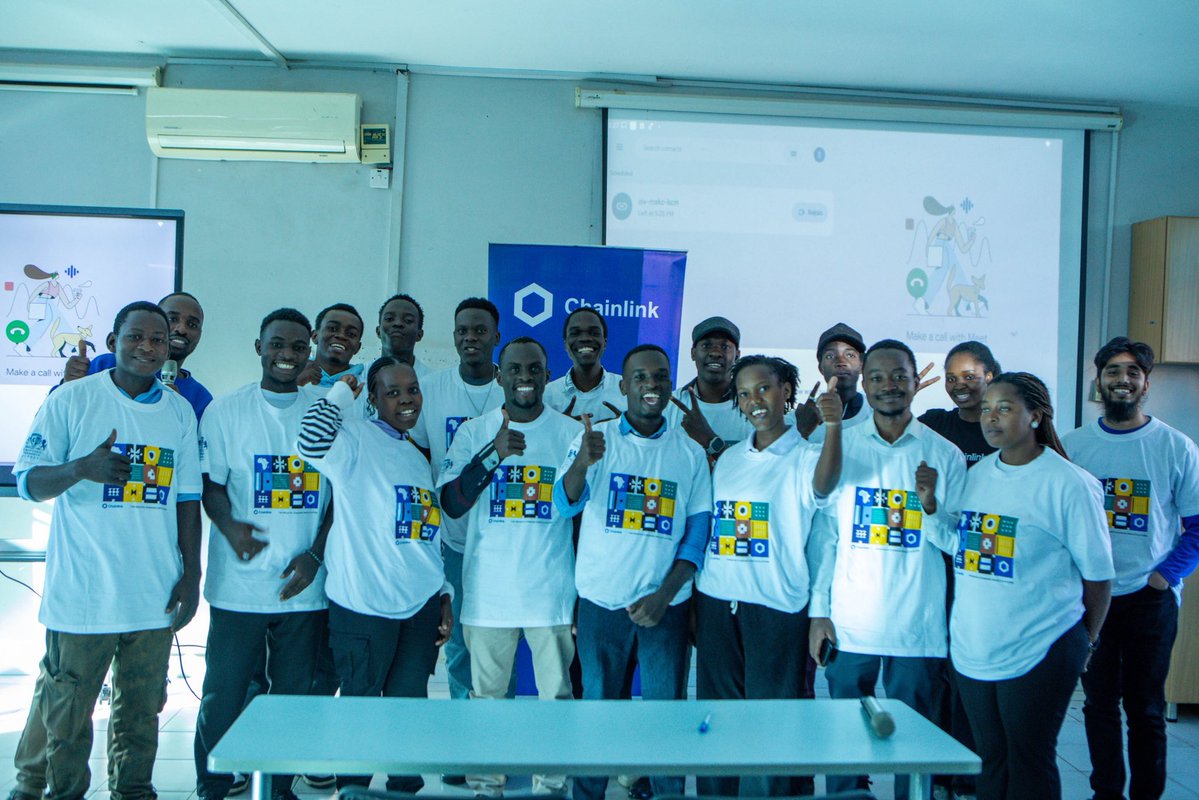 donaldmandima's tweet image. @Chainlink is on a MISSION!
Empowering Africa’s brightest fresh graduates with real knowledge in #Web3 &amp;amp; oracle technology 
This is how you build the next generation of blockchain innovators! 
#Chainlink #ChainlinkAfrica #Web3Africa #BlockchainAfrica 💙🇺🇬