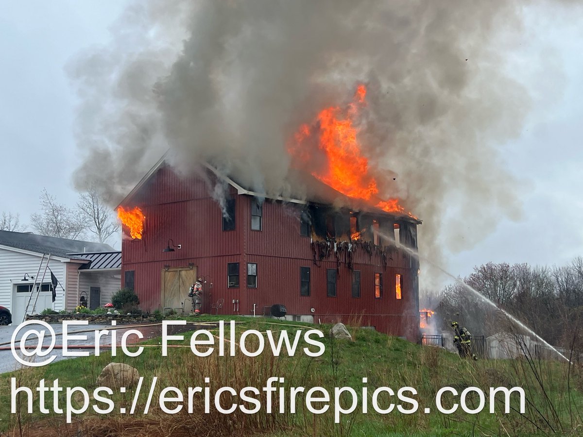 ericsfirepics's tweet photo. On scene with Pierce and a 2nd alarm fire in Groton, Mass. @ctfirephoto @PierceFirephoto https://t.co/fviKIiN1lQ
