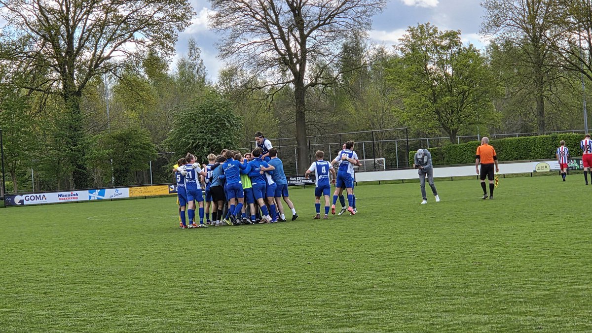 niek92jansen's tweet image. ⚽️ V. en AV. PAX 🆚 Ulftse Boys
📅 19-04-2026
⚖️ 3-2
🏆 Zondag Vierde Klasse C, district Oost
📍 Sportpark 't Elderink, Hengelo 🇳🇱

PAX kroont zich tot kampioen na zege op nummer twee Ulftse Boys 🏆

#PAX #UlftseBoys #Hengelo #Ulft #groundhopping