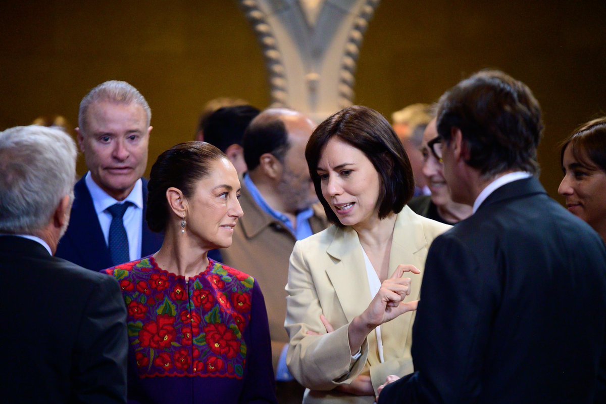 MXReferencia's tweet image. #ClaudiaLíderGlobal | #Internacional 

La ministra de Ciencia, Innovación y Universidades de #España, Diana Morant (@DianaMorantR), destacó la visita de la presidenta Claudia Sheinbaum (@Claudiashein) al Centro Nacional de Supercomputación en #Barcelona. “La ciencia pública se