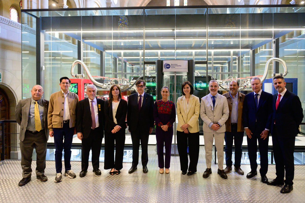 MXReferencia's tweet image. #ClaudiaLíderGlobal | #Internacional 

La ministra de Ciencia, Innovación y Universidades de #España, Diana Morant (@DianaMorantR), destacó la visita de la presidenta Claudia Sheinbaum (@Claudiashein) al Centro Nacional de Supercomputación en #Barcelona. “La ciencia pública se