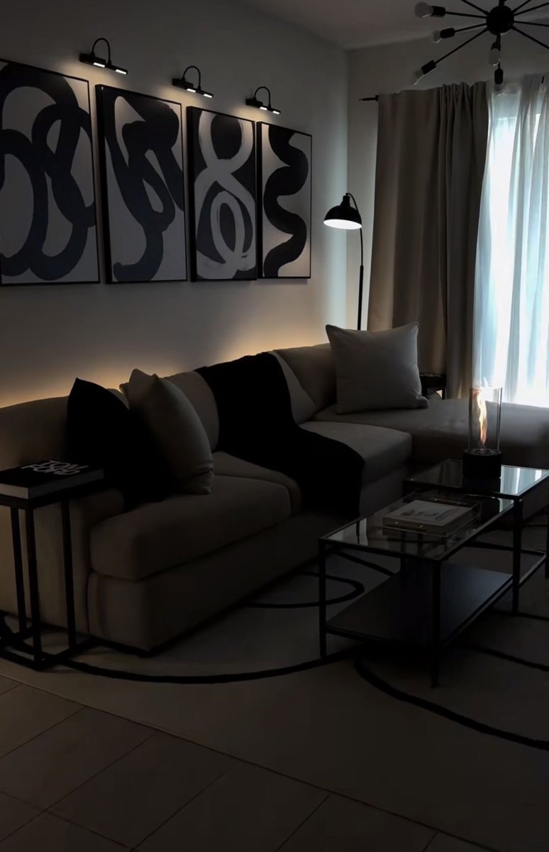 WHOITSMINA tweet media