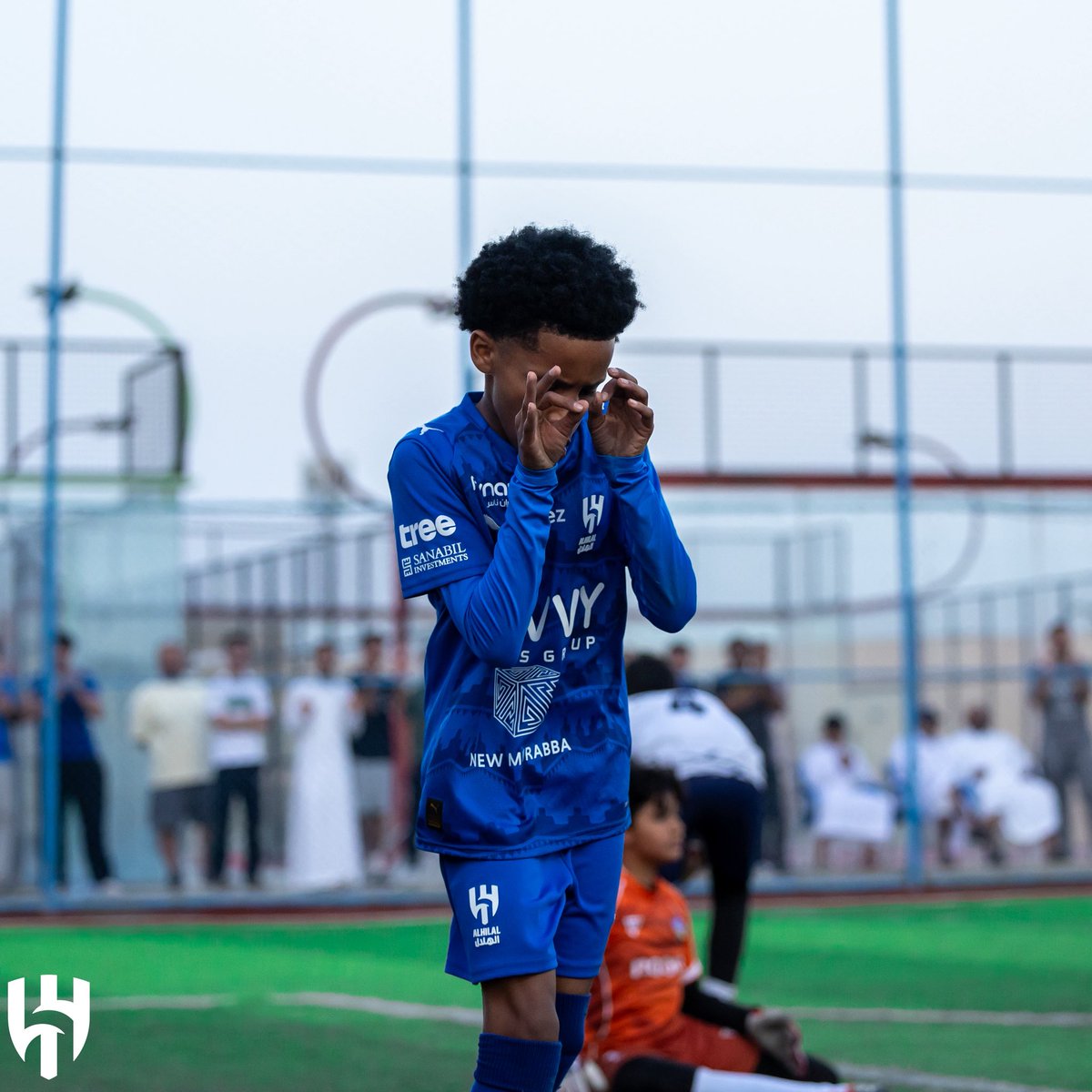 AlhilalAcademy's tweet photo. ذهبٌ يليق بهم ✨💙
أبطال الدوري… بلا هزيمة 🏆🔥 https://t.co/mg8OEjna4p