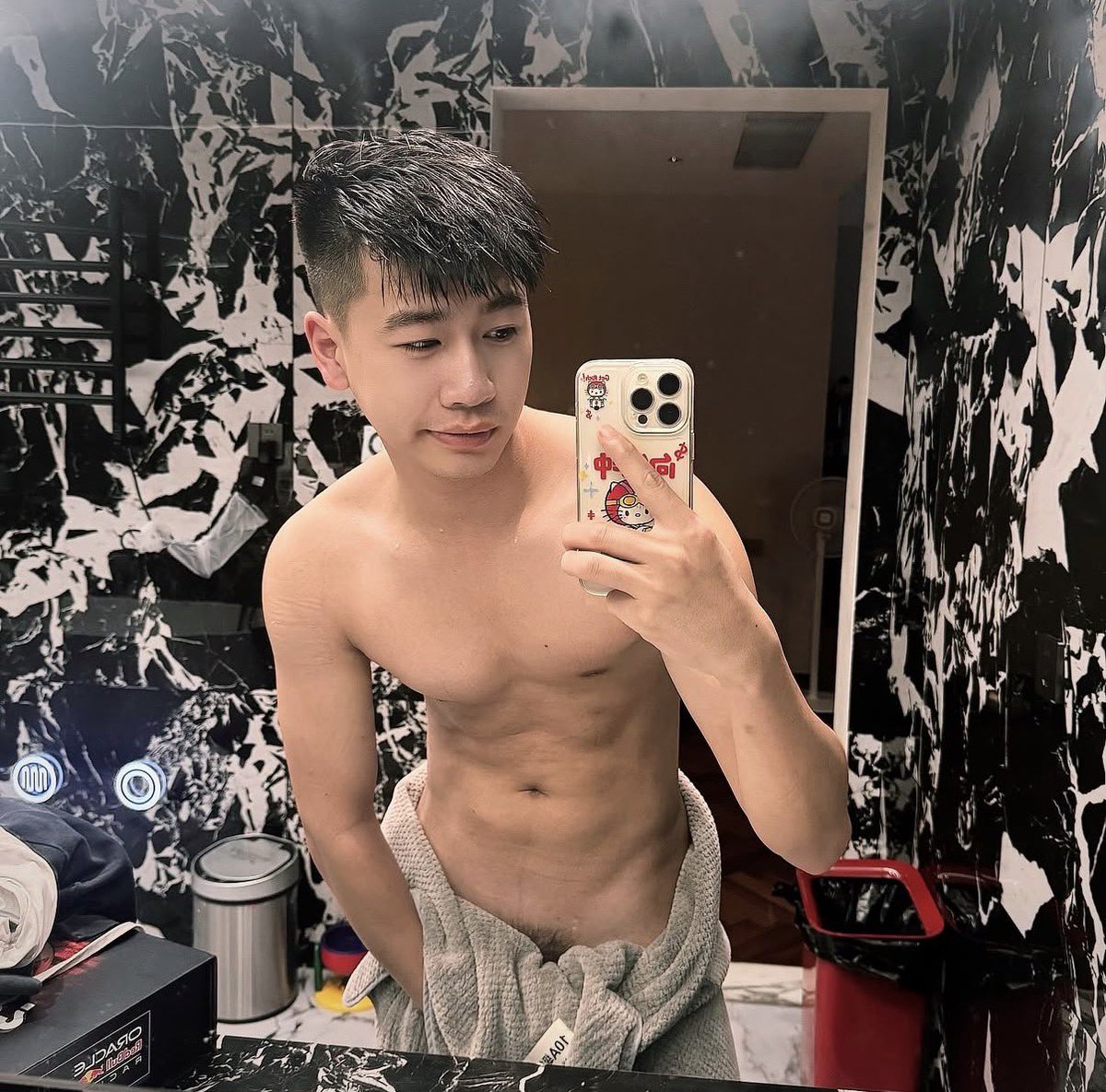 Khươngg tweet media