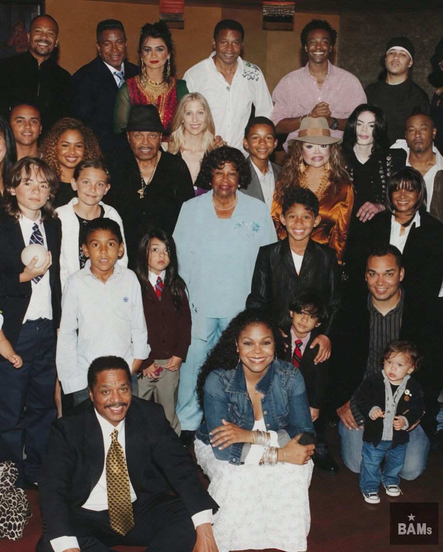 The Jacksons didn’t just make history…they became it. Generations of talent, influence, and greatness all in one room this is what a true legacy looks like.

If you know, you know… drop a ❤️