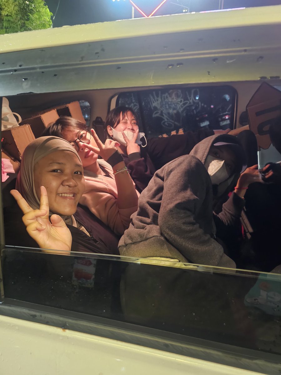 nells 🎸 tweet media