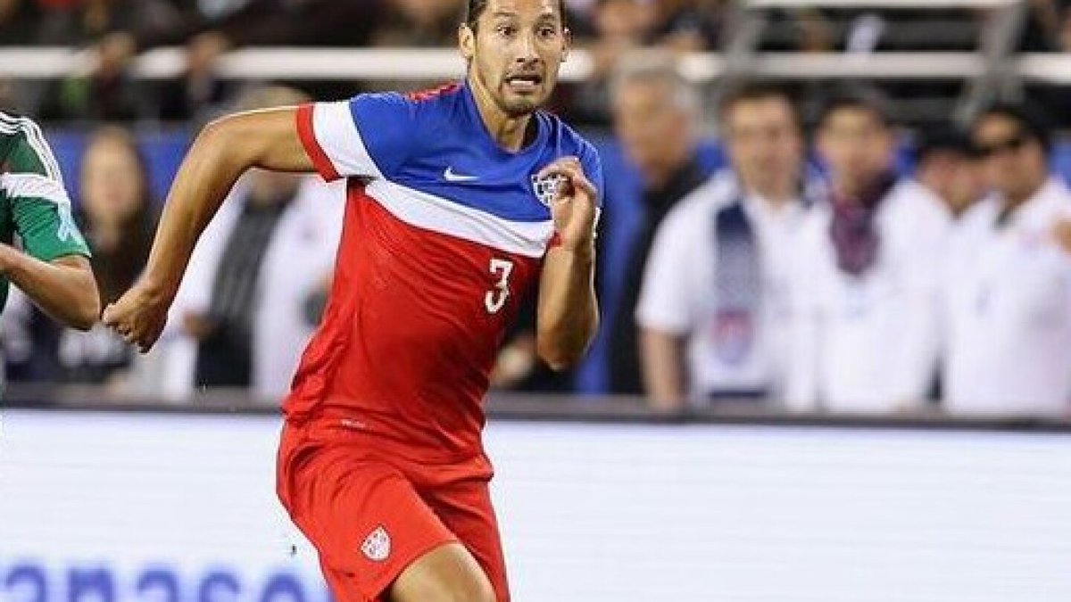 USKeeper's tweet image. It’s a pretty short list of #USMNT players with 50+ caps &amp;amp; 300+ #MLS appearances, a group Cristian Roldan is closing in on.

How many of them actually made a dominate impact with the USMNT?

Acosta
Beckerman
Donovan*
O. Gonzalez
Guzan
C. Jones*
Kljestan
Mastroeni
Zardes
Zusi