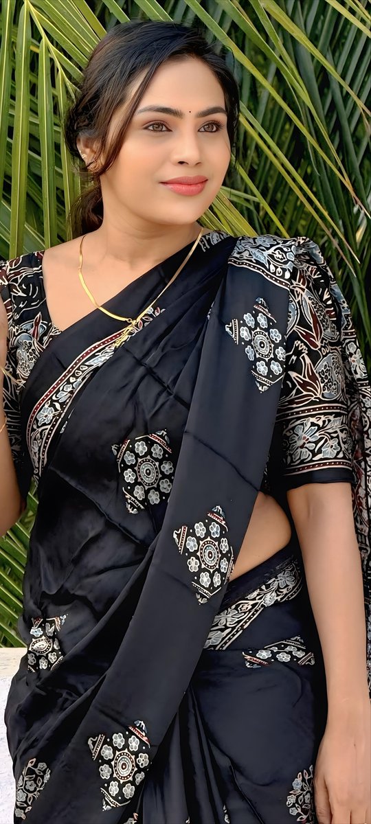 WallpaperIndian's tweet image. Black printed saree with subtle sheen exuding graceful elegance 😍
👑 Divya Krishnan 🖤

#DivyaKrishnan #Divya
