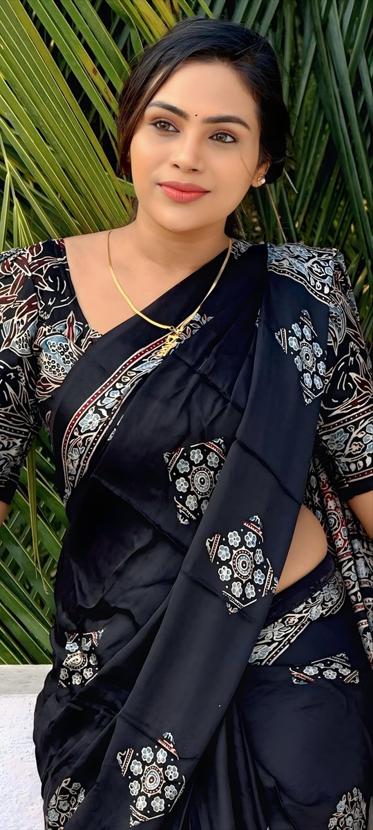 WallpaperIndian's tweet image. Black printed saree with subtle sheen exuding graceful elegance 😍
👑 Divya Krishnan 🖤

#DivyaKrishnan #Divya