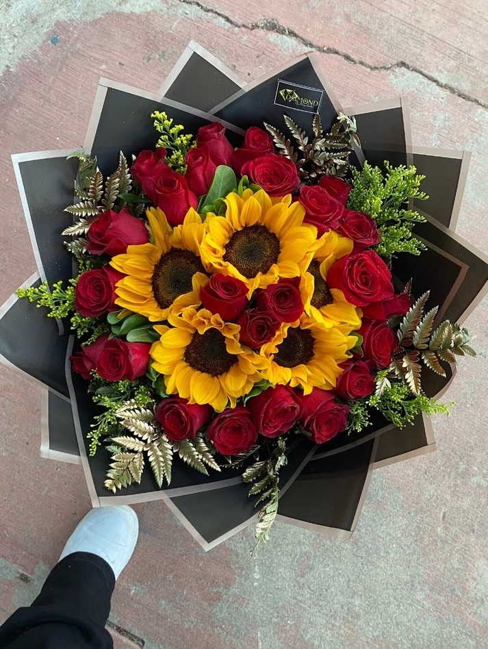 Perfect combo🌻🌹