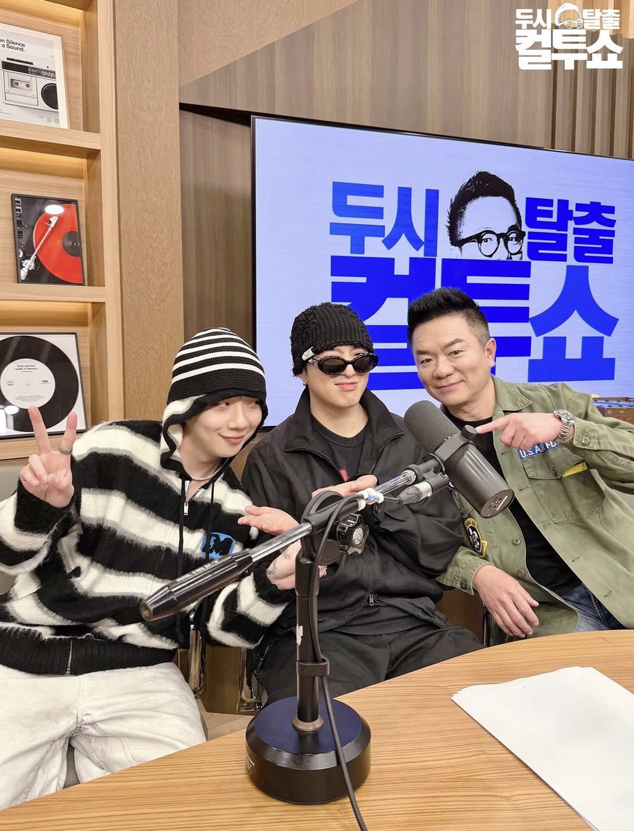 woowonjaebr's tweet image. 19.04.26 | ig post | cultwoshow x munchinthepool 

"Depois de muuuuuuito tempo!! 7 anos depois!!!!! Woo Won-jae veio se divertir no Cultwo Show!!!!!! ~ ~ Como a música principal não 

[+]

#woo #woowonjae #우원재