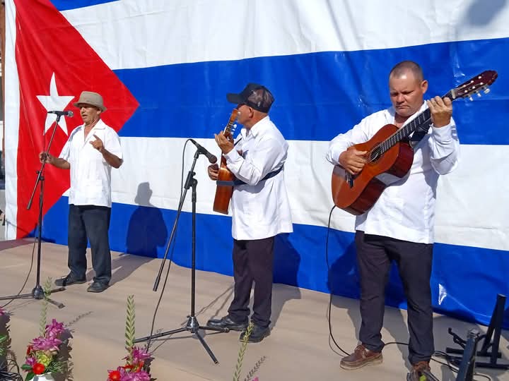 #PlayaGirón, victoria de 65 años que nos convoca y compromete.

#GirónEsHoy 
#CubaEstáFirme 
#Jatibonico
<a href="/AlexisLorente74/">Alexis Lorente Jiménez</a> 
<a href="/DeivyPrezMartn1/">Deivy Pérez Martín</a> 
<a href="/DiazCanelB/">Miguel Díaz-Canel Bermúdez</a> 
<a href="/FidelAl08131349/">Fidel Alejandro Triana González</a> 
<a href="/GobiernoCuba/">Gobierno Cuba 🇨🇺</a>