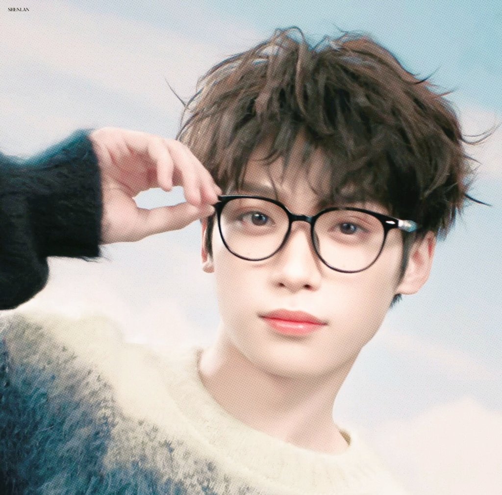 ยัยจื่อมผมหยิก ใส่แว่น กับเสื้อไหมพรม....น่ารักเกินไปแล้วววววว 😭😭😭😭😭😭😭😭😭😭😭😭😭 #จื่ออวี๋ #ziyu