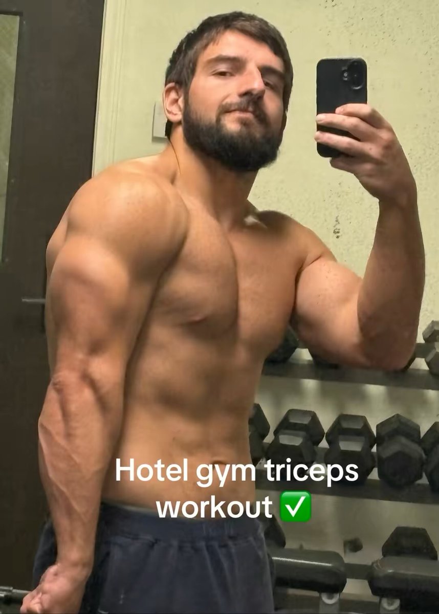 AndyV10Hansen's tweet image. Part of being a professional wrestler is working out while traveling, but if you love something then you do whatever it takes! #wrestlers #hotelgym #gym #triceps #abs #Professionalwrestler