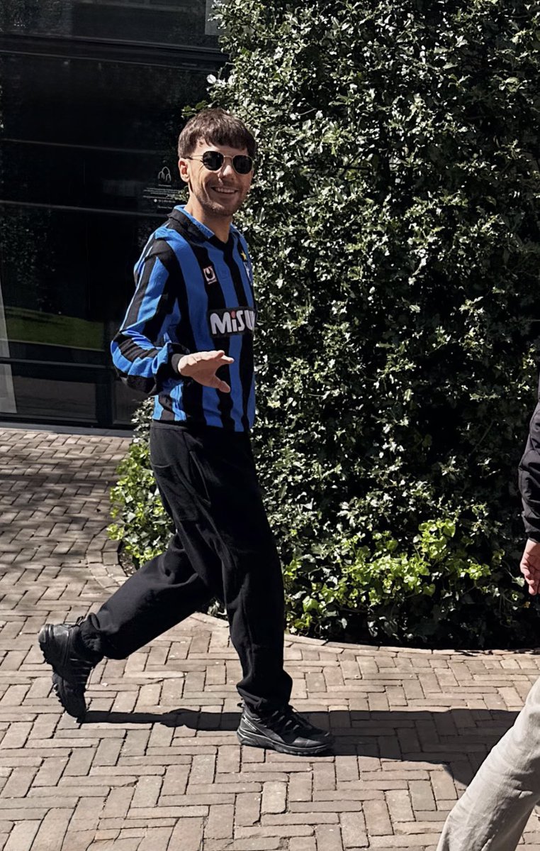 World Tomlinson tweet media