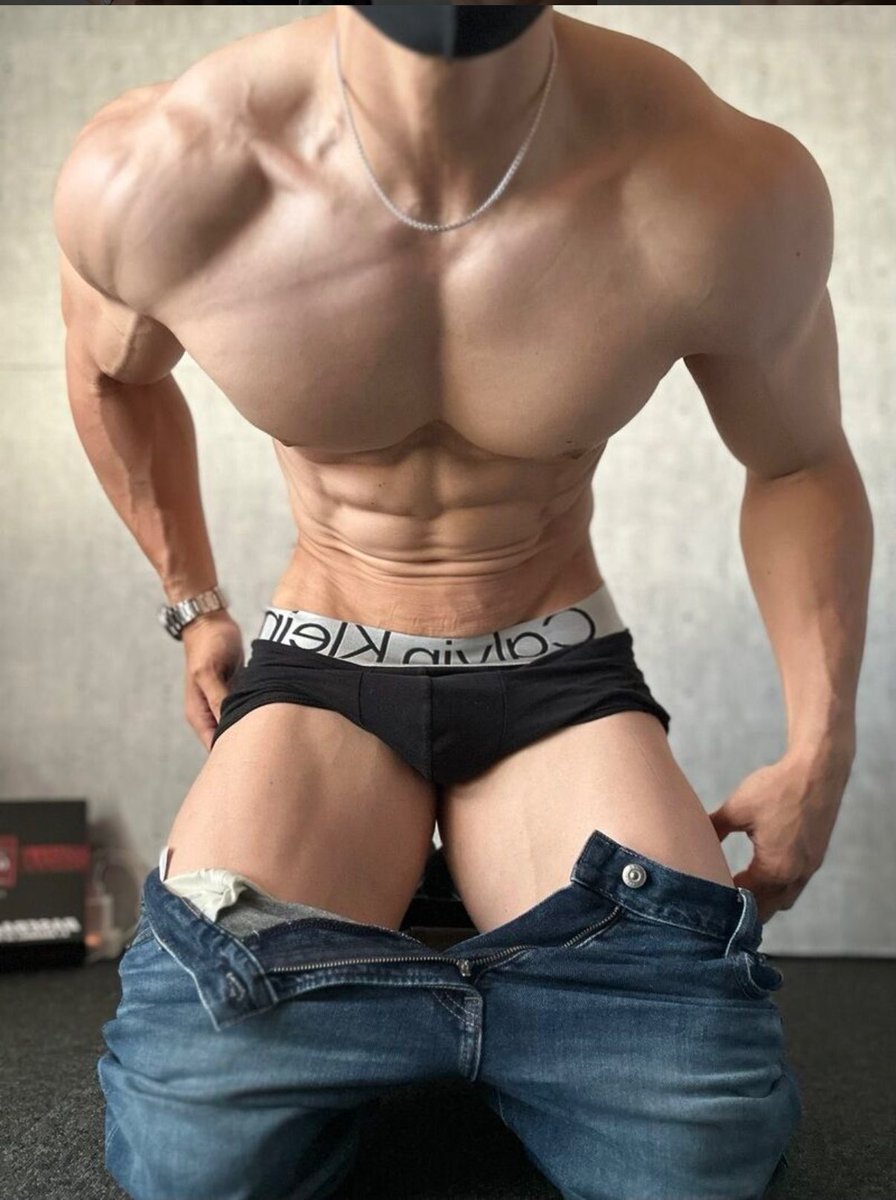 omi___body's tweet photo. 僕の推しの @kinnikubanker くんのファンティアを覗いてみて

身体を作り続ける大変さも分かるからこそ、この仕上がりは本当に尊敬😭

僕も少しでも追いつけるように、
トレーニング頑張らないと。

気になる方はぜひチェックしてみてね〜

https://t.co/atZmzU6Ll7 https://t.co/2kaWFeI13h
