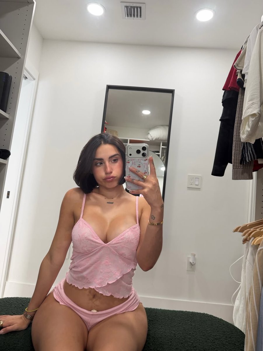 Babesoftiktok_x's tweet photo. Smash or pass https://t.co/njecK9UUTj