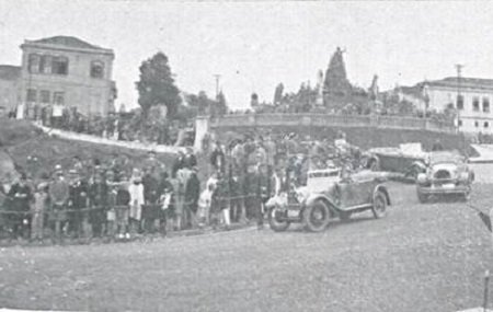 prperalta's tweet image. #Automobilismo #Latim #Bugatti #Ford #Pacaembu #Lumiere #IndyNaESPN 

Dulce (Borges) Barreiros,
Primeira mulher a vencer uma corrida de automóveis no Brasil:
bandeiraquadriculada.com.br/Dulce%20Barrei…